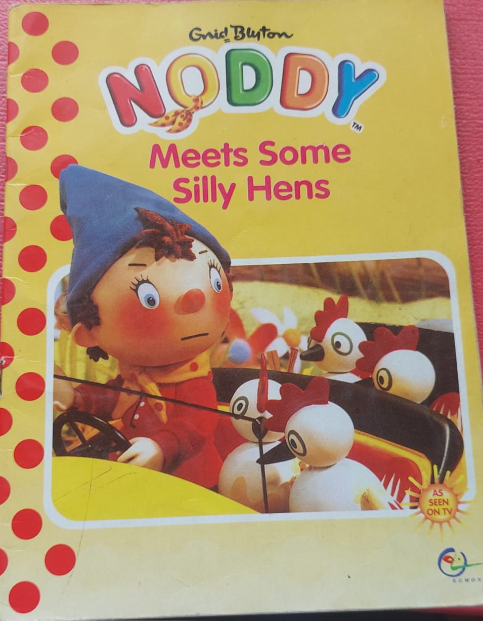 Noddy meets some silly hens